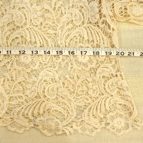 Crocheted Ladies Knit Top Size:M Color: Ivory - Picture 8 of 9